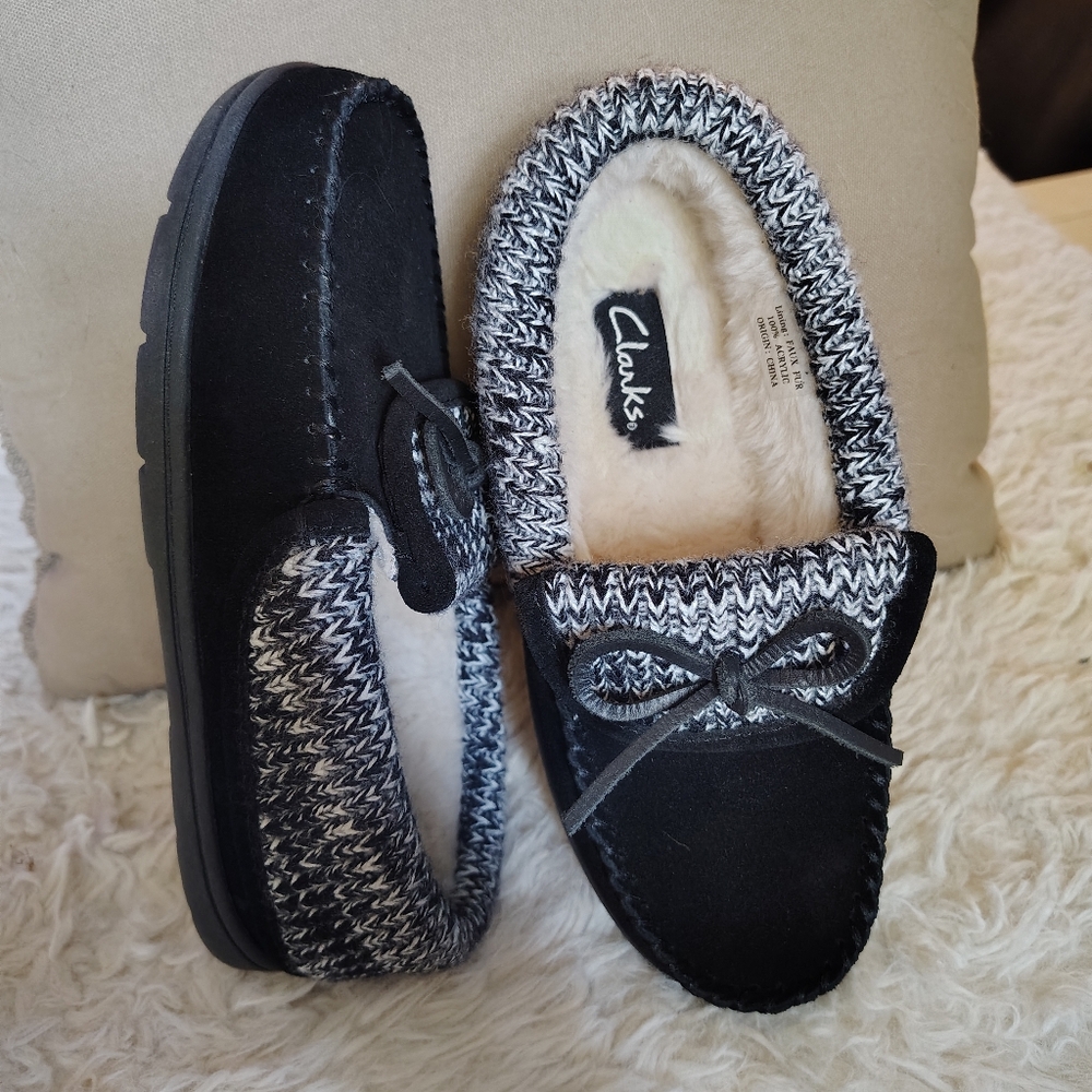 Women's Clarks, Black and White Knit Moccasin Slippers, Size 6. BNWT.